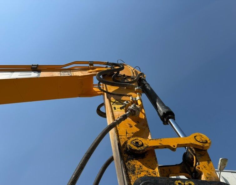 JCB 210 XLC **EPIROC HAMMER**